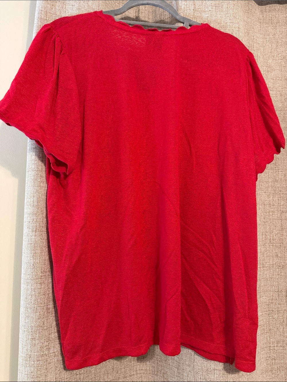 Bobeau Avalon V Neck Scallop Trim Tee 1X - Picture 5 of 5